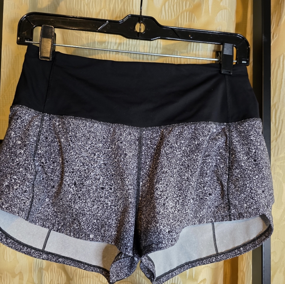 Lululemon Atletics Women Shorts Sz 4